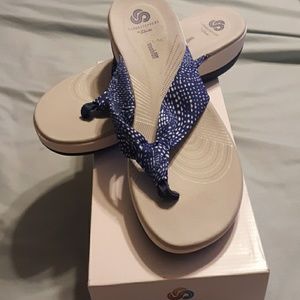 Cloudsteppers soft cushion sandle.